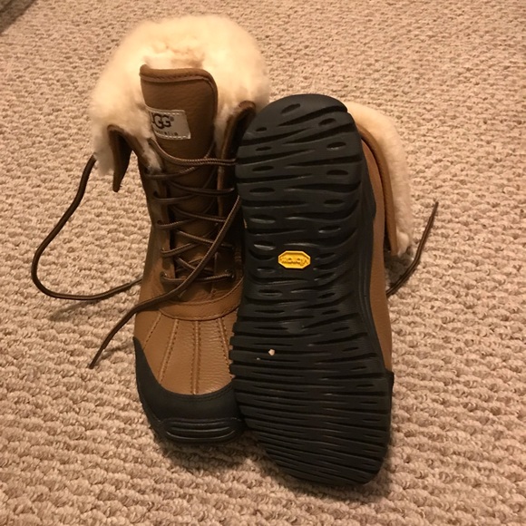 COPY - Ugg Snow boots - Picture 3 of 6